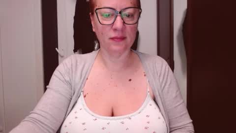 Snapshot of katynextdoor chatting on December 2, 3:01 am Katy online show from December 2, 3:01 am