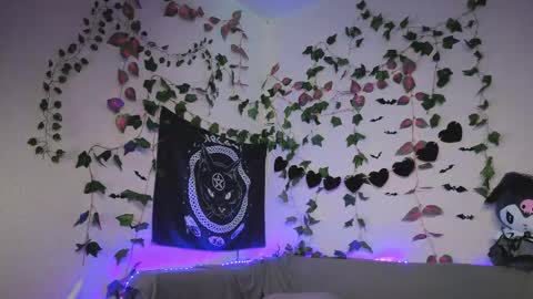 Mia online show from February 27, 8:14 am