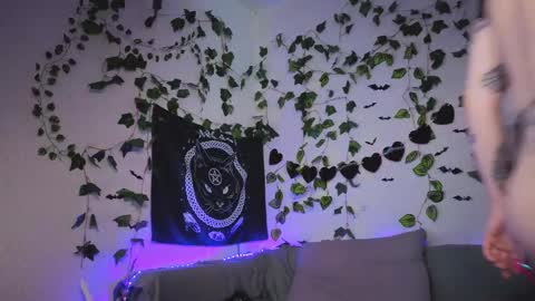 Mia online show from March 23, 7:56 am