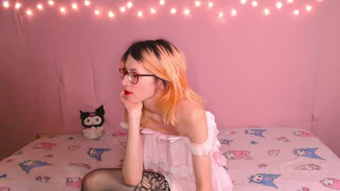 Snapshot of kawaii_tiffy chatting on April 23, 7:49 pm Tiffany online show from April 23, 7:49 pm