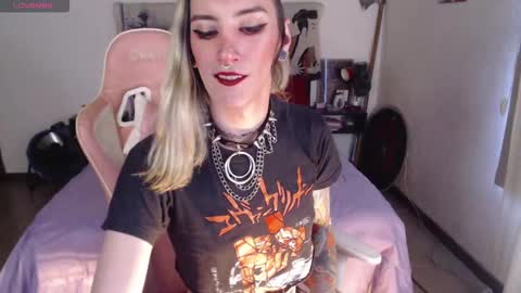 luna   online show from October 28, 9:06 pm