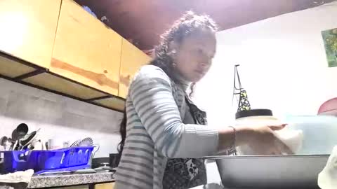  Khawit  online show from December 16, 9:09 pm