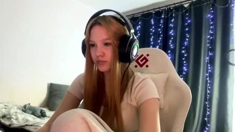 Amia online show from March 25, 5:41 pm