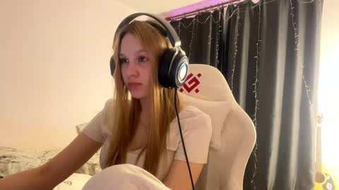 Amia online show from April 16, 9:39 pm