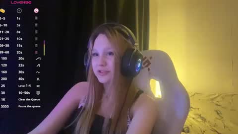 Snapshot of kayceefroehner chatting on June 16, 5:48 pm Amia online show from June 16, 5:48 pm