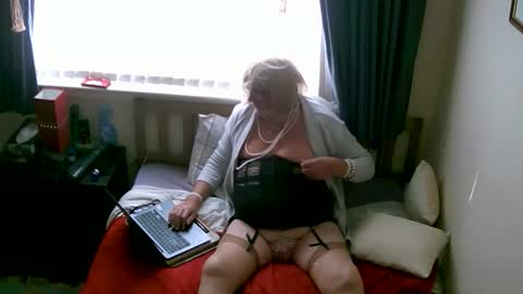 Snapshot of kayeisacd2 chatting on October 10, 8:57 am kayeisacd2 online show from October 10, 8:57 am