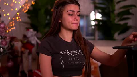 Snapshot of kaylabray chatting on December 15, 4:39 am kaylabray online show from December 15, 4:39 am