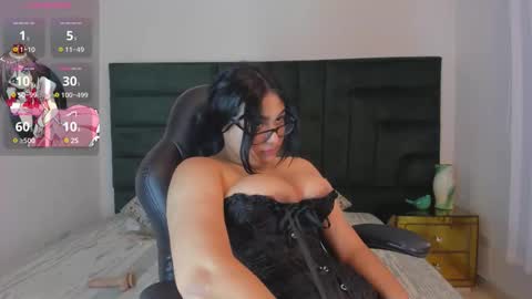 kaylahank online show from November 18, 11:58 am