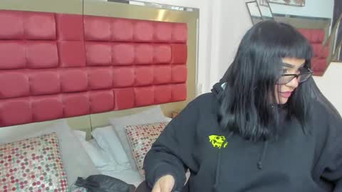 kaylahank online show from November 29, 11:57 am