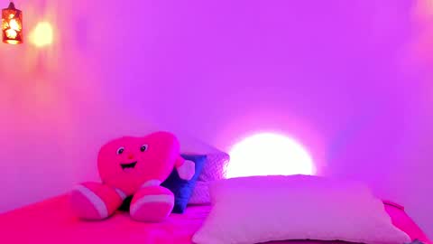      K A Y L A      online show from September 25, 3:27 pm