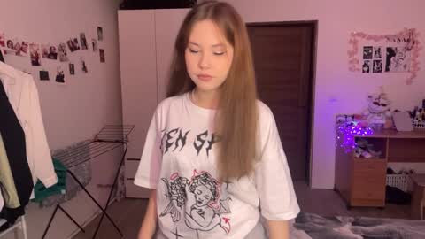 Snapshot of kaylawulfing chatting on April 25, 2:03 pm Nyelle online show from April 25, 2:03 pm