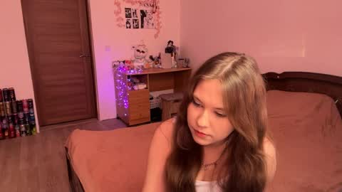 Snapshot of kaylawulfing chatting on May 12, 3:53 pm Nyelle online show from May 12, 3:53 pm