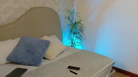 kaylee_jones online show from December 2, 12:32 pm