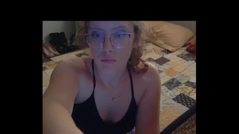 Snapshot of kayleekakesnslim chatting on July 12, 9:50 pm kaylee kakes online show from July 12, 9:50 pm