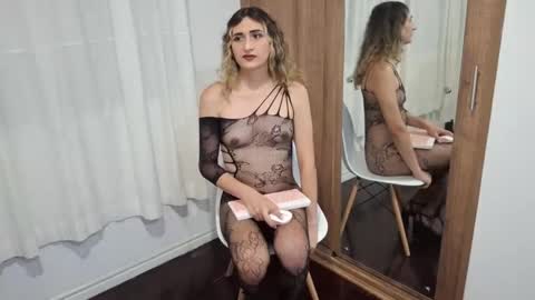 Snapshot of kayleesims_ chatting on May 6, 12:41 am Kaylee Sims online show from May 6, 12:41 am