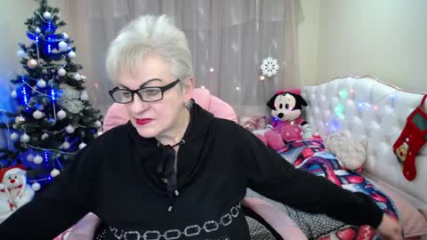 kaylesmoll online show from December 26, 5:47 am