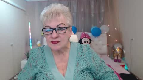 kaylesmoll online show from October 8, 6:38 pm