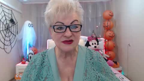 kaylesmoll online show from October 18, 6:30 pm