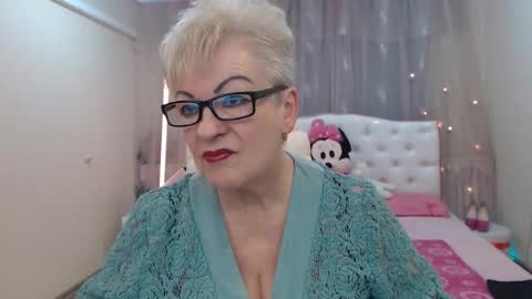 kaylesmoll online show from November 15, 7:43 pm