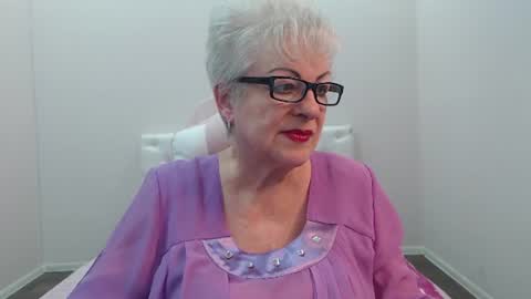 kaylesmoll online show from July 18, 6:56 pm