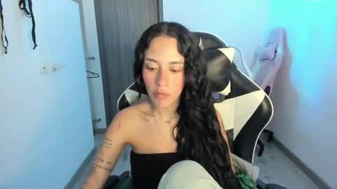 kaylie online show from November 11, 2:22 am