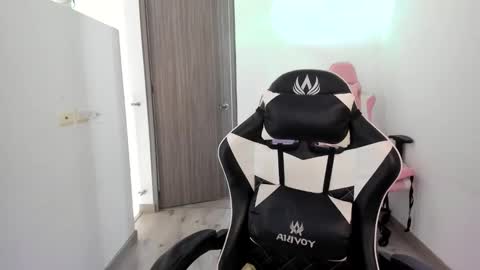 kaylie online show from December 4, 5:10 pm