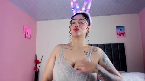 Snapshot of kayllaevans_ chatting on December 22, 4:38 pm Kay online show from December 22, 4:38 pm