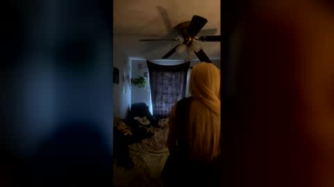 kearianwat online show from March 8, 10:02 pm