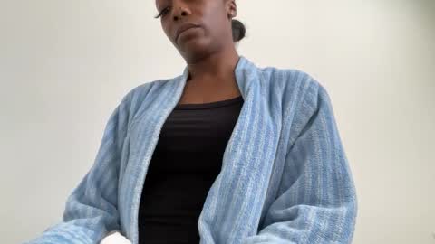 Snapshot of keephimcum69me chatting on December 3, 3:32 pm Keephimcum69me online show from December 3, 3:32 pm