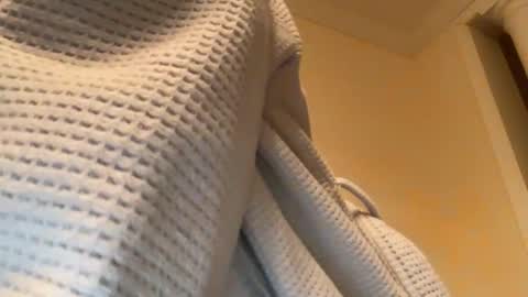 Snapshot of keephimcum69me chatting on December 19, 9:49 am Keephimcum69me online show from December 19, 9:49 am