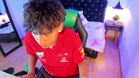 Snapshot of keevin_cross_ chatting on March 8, 6:58 pm Keevin online show from March 8, 6:58 pm