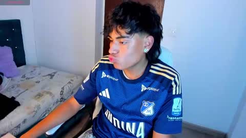 Snapshot of keevin_cross_ chatting on March 9, 9:36 pm Keevin online show from March 9, 9:36 pm