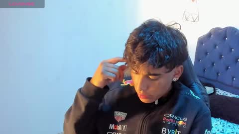 Snapshot of keevin_cross_ chatting on March 10, 9:29 pm Keevin online show from March 10, 9:29 pm