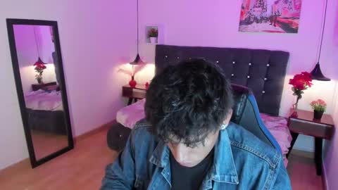 Snapshot of keevin_cross_ chatting on October 1, 10:54 am Keevin online show from October 1, 10:54 am