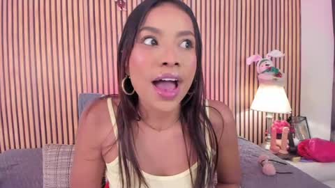 Snapshot of keeyla_stone chatting on December 18, 9:43 pm keeyla stone online show from December 18, 9:43 pm