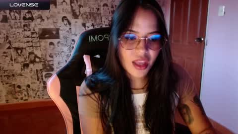 Snapshot of keikim_ chatting on February 19, 10:09 pm Kimk online show from February 19, 10:09 pm