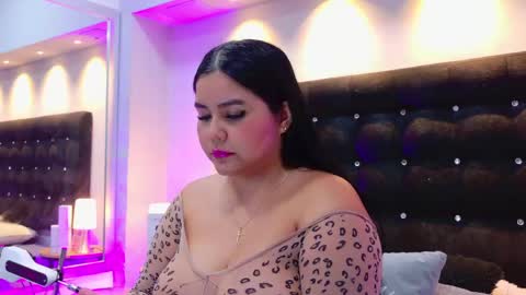 Keily Ross online show from May 5, 8:06 pm