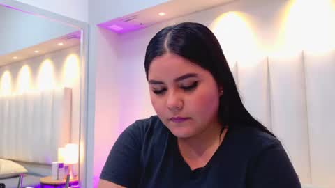 Keily Ross online show from June 11, 7:56 pm