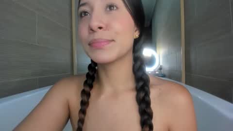 keiry_gonzalez11_aws online show from October 8, 1:14 am