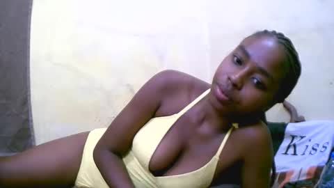 Snapshot of keisha759446 chatting on November 18, 6:29 am keisha759446 online show from November 18, 6:29 am