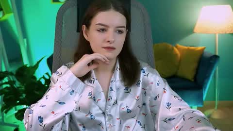 kelliebanshe online show from March 14, 4:18 am