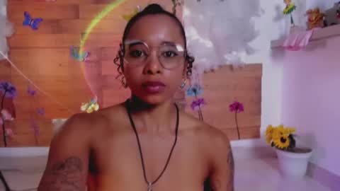 kelly__thomson online show from December 14, 12:44 am