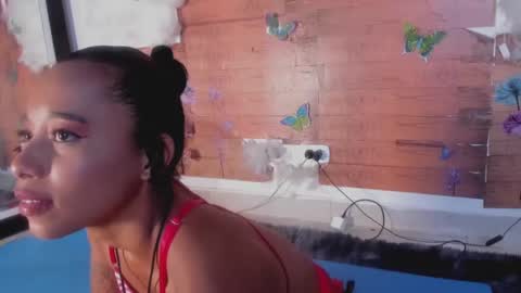 kelly__thomson online show from December 16, 12:15 am