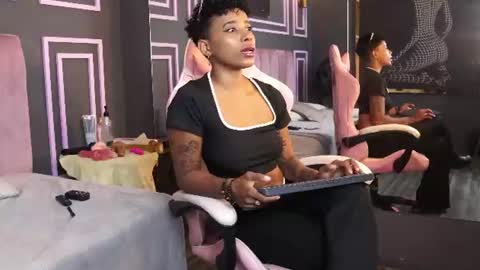 Snapshot of kelly__thomson chatting on July 7, 1:15 pm kelly__thomson online show from July 7, 1:15 pm