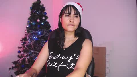 Snapshot of kelly_richardson1 chatting on December 19, 2:23 am elena online show from December 19, 2:23 am