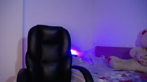 Snapshot of kelly_richardson1 chatting on January 7, 1:49 am elena online show from January 7, 1:49 am