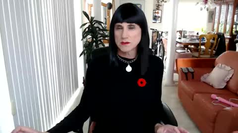 Snapshot of kellyannelynn chatting on November 11, 6:41 pm kellyanne Lynn but please call me fucktoy online show from November 11, 6:41 pm