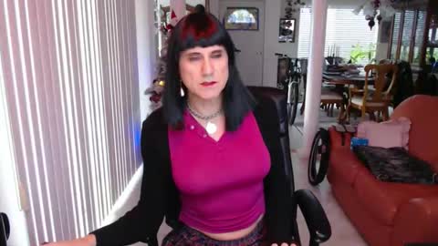 Snapshot of kellyannelynn chatting on December 14, 4:23 pm kellyanne Lynn but please call me fucktoy online show from December 14, 4:23 pm