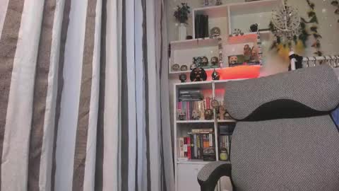 Snapshot of kellyasian chatting on October 15, 6:57 am Leia online show from October 15, 6:57 am