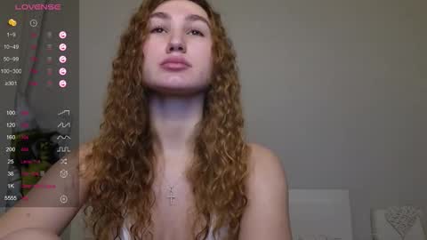 Snapshot of kellykeat chatting on December 4, 8:45 am Princess Kelly online show from December 4, 8:45 am